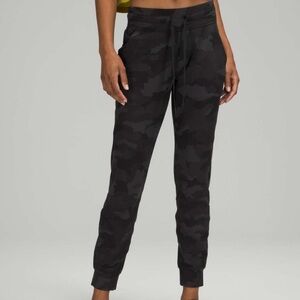 Lululemon On The Fly Jogger Luxtreme size 6
